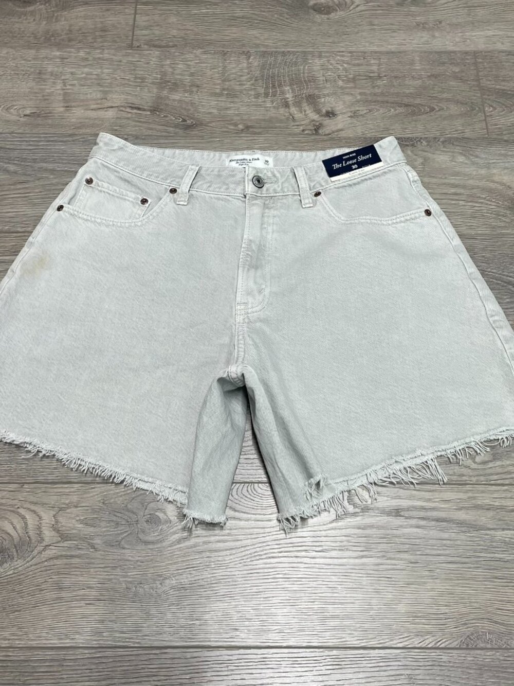 Abercrombie & Fitch Curve Love The Loose Short High Rise‎ Grey Denim Shorts W30